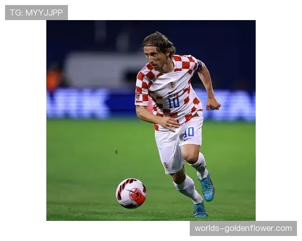 特写:告别时刻,莫德里奇在伯纳乌佩戴皇马队长袖标的最后一季? 特写:告别时刻,莫德里奇在伯纳乌佩戴皇马队长袖标的最后一季?